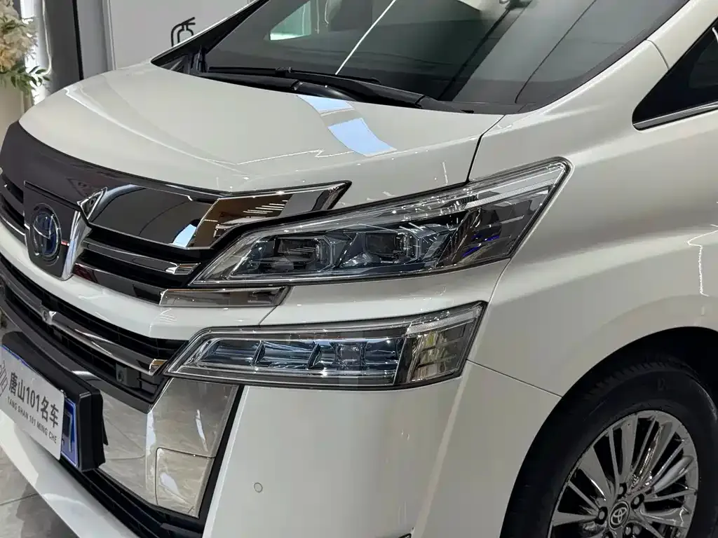 Toyota Vellfire — фото 4
