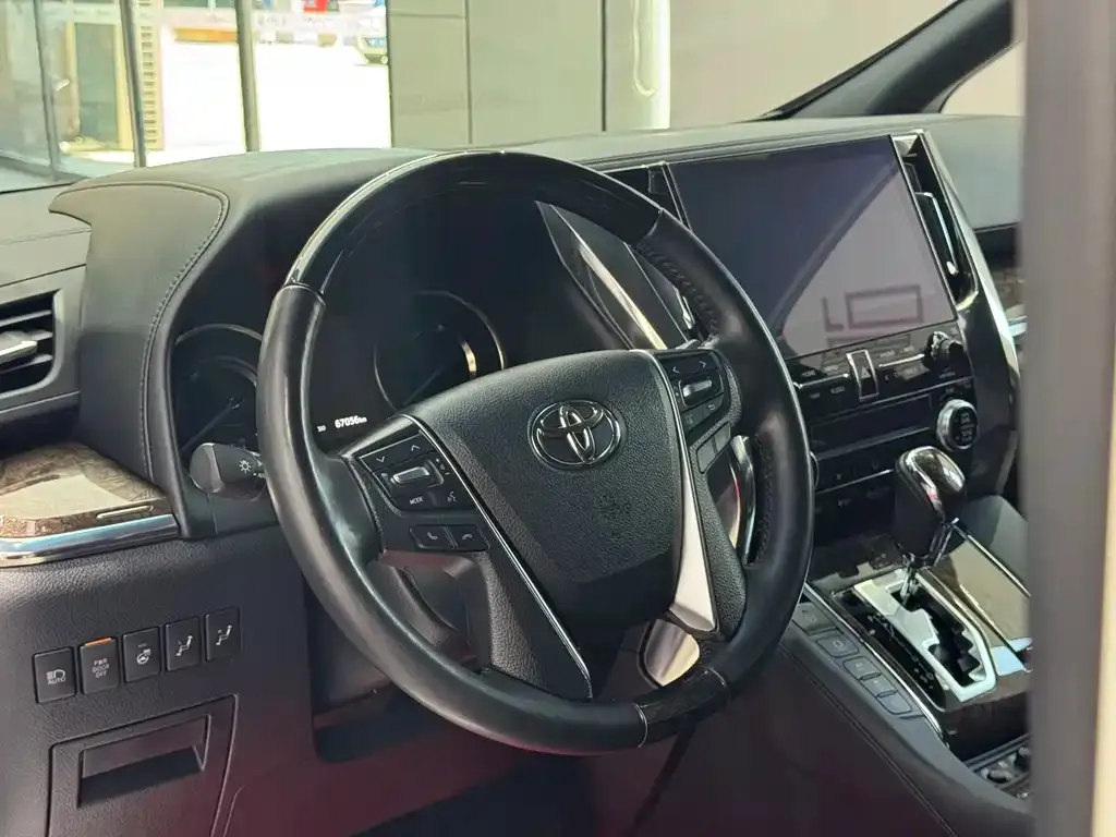 Toyota Vellfire — фото 9
