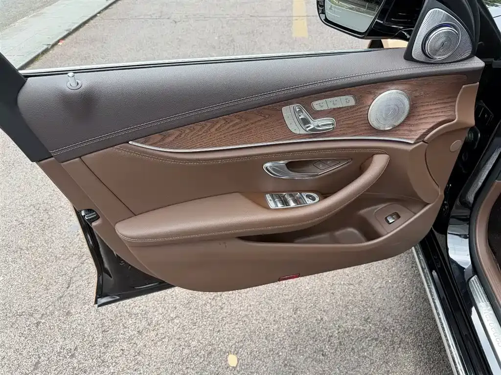 Mercedes-Benz E-Class — фото 6
