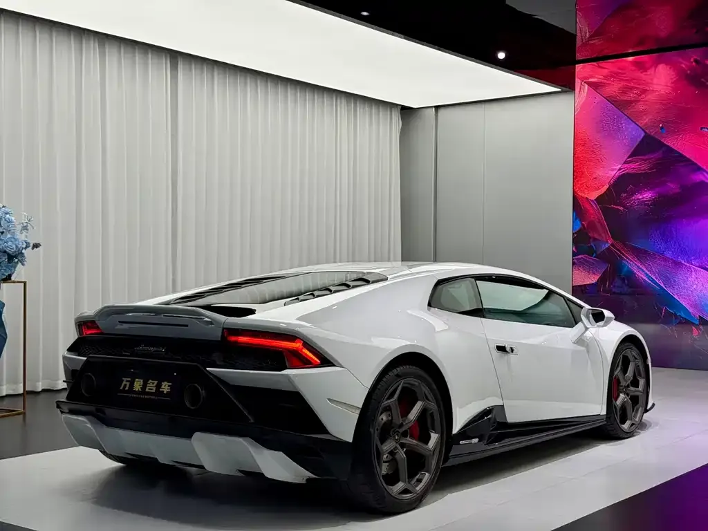 Lamborghini Huracan — фото 9