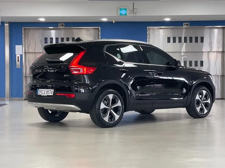 Volvo XC40 — фото 6