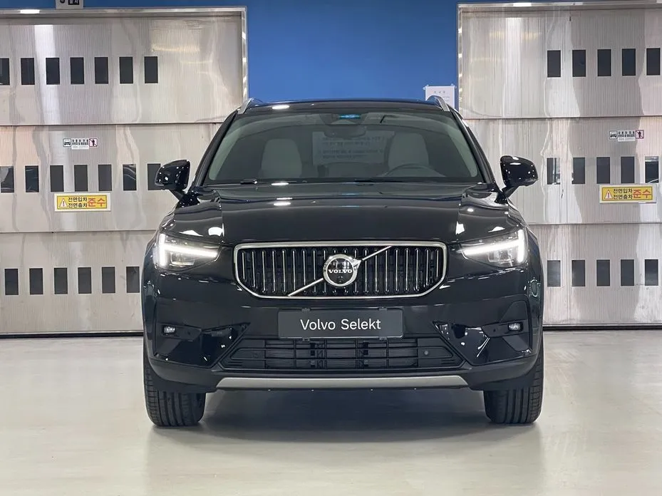 Volvo XC40 — фото 8