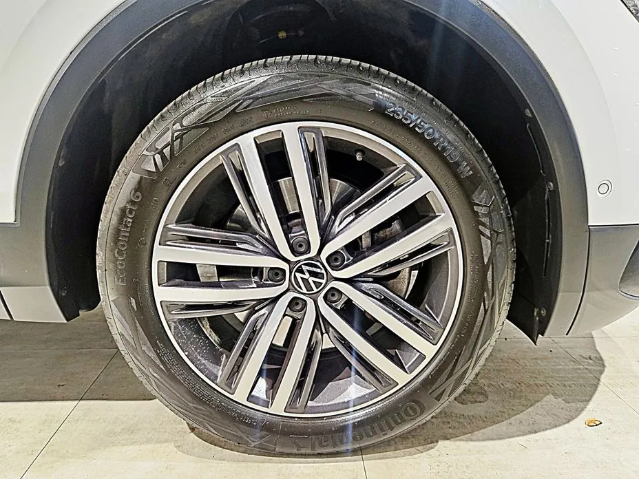 Volkswagen Tiguan — фото 10