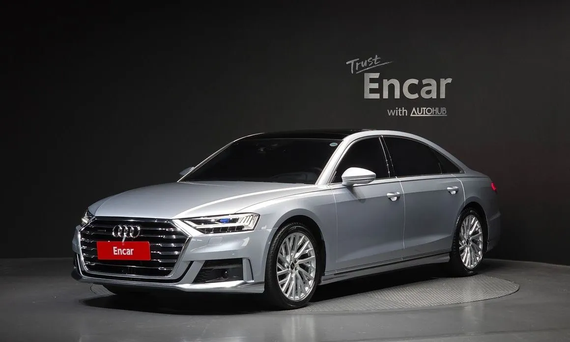 Audi A8 — фото 1