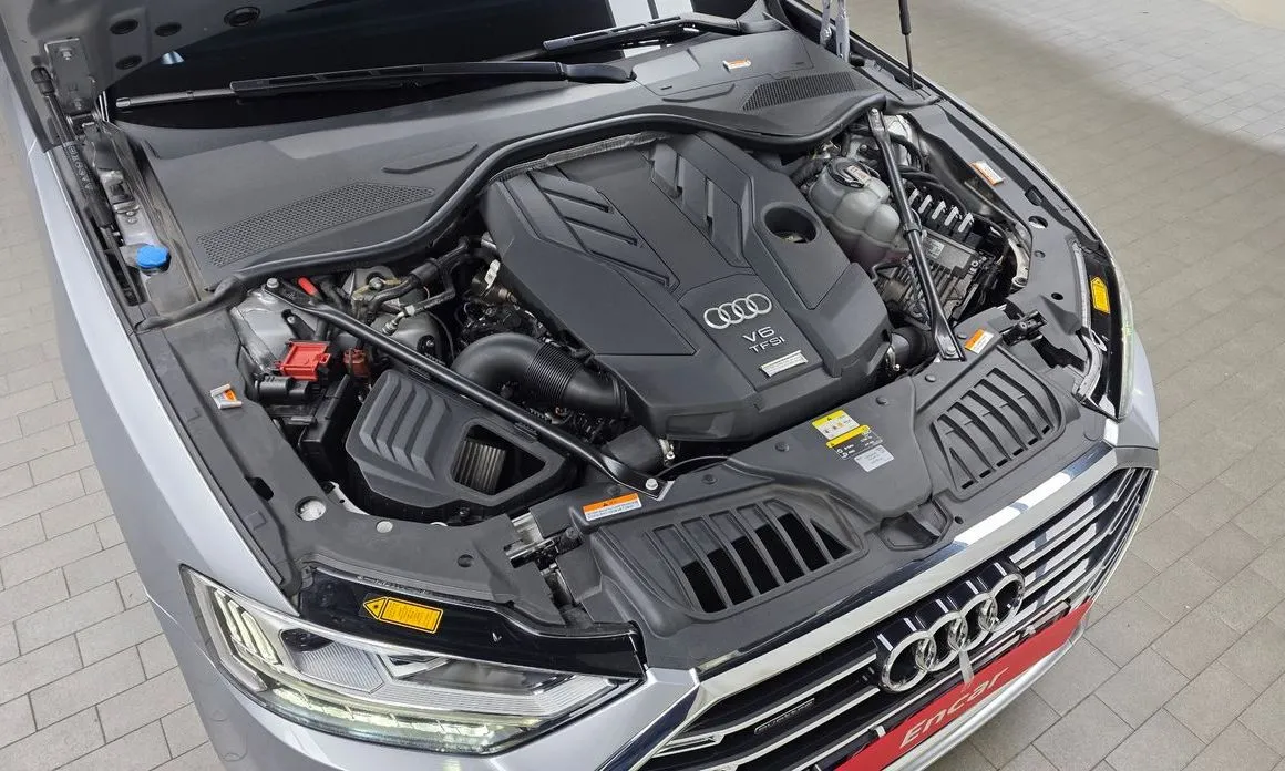 Audi A8 — фото 7