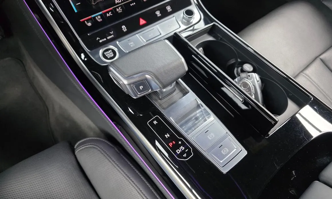 Audi A8 — фото 9