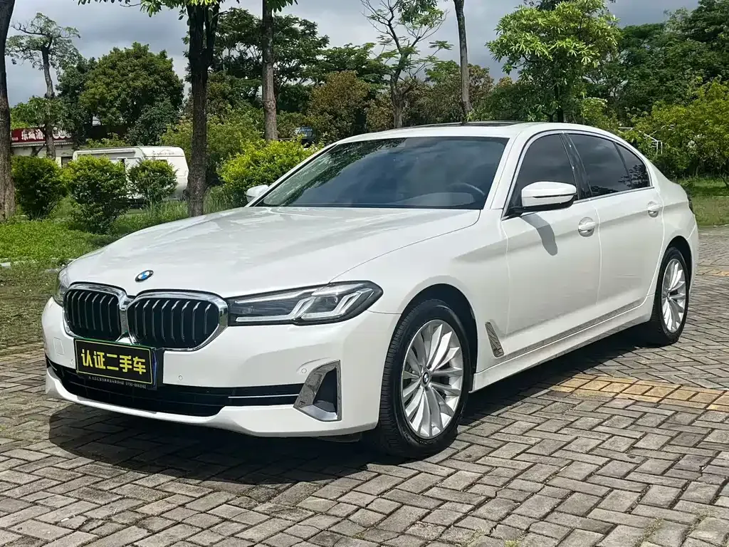 BMW 5 Series — фото 1