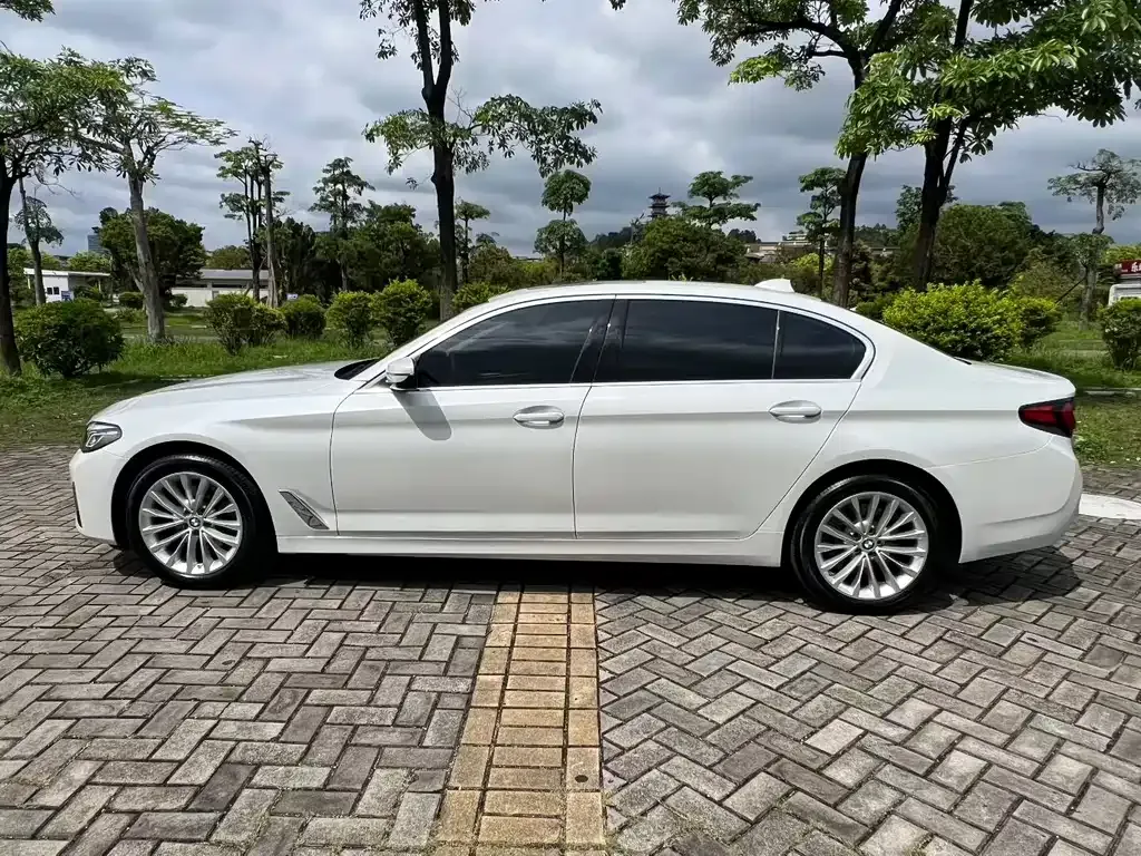 BMW 5 Series — фото 9