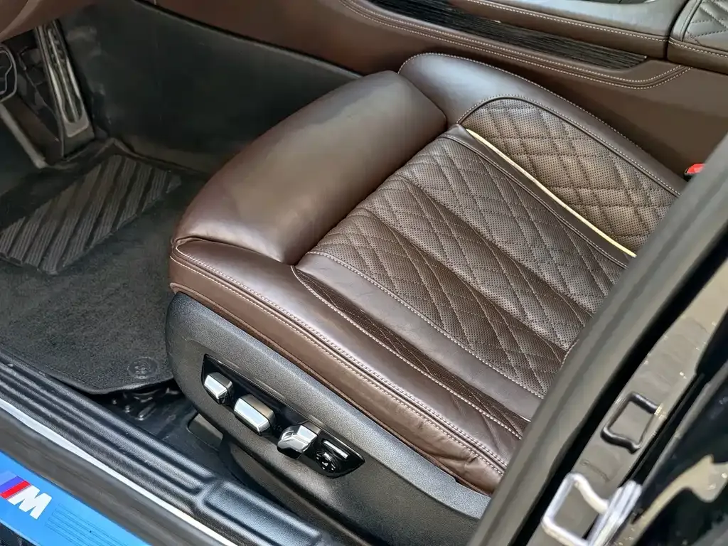 BMW 7 Series — фото 10
