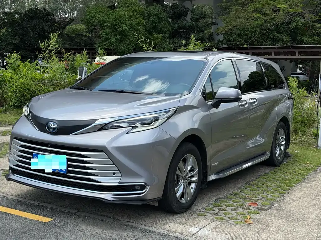 Toyota Sienna — фото 5
