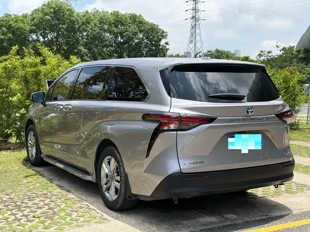 Toyota Sienna — фото 7