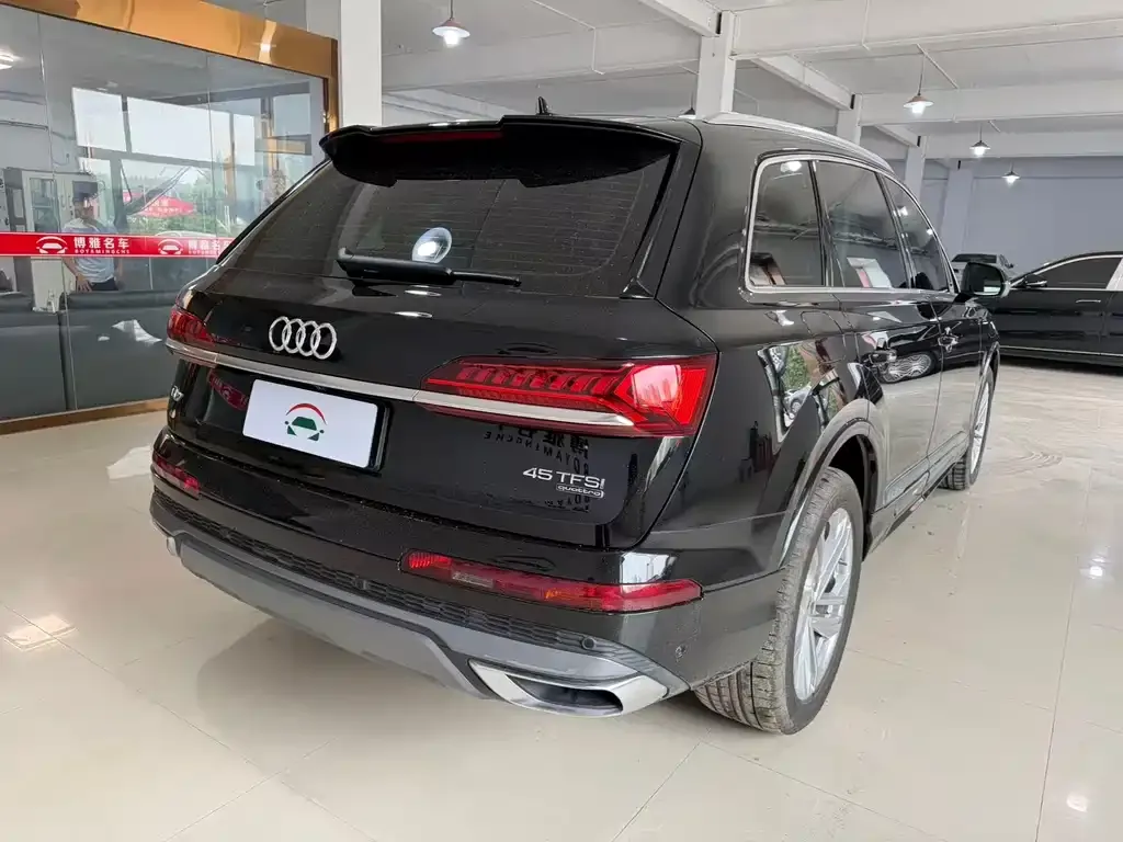 Audi Q7 — фото 7