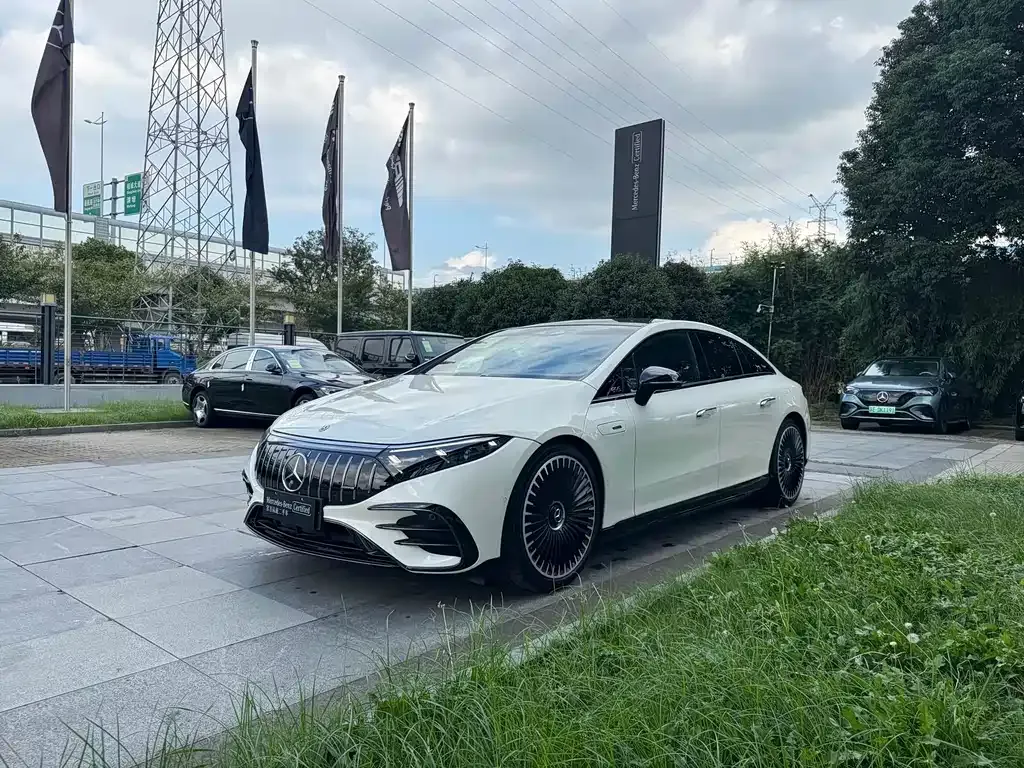 Mercedes-Benz EQS AMG — фото 9