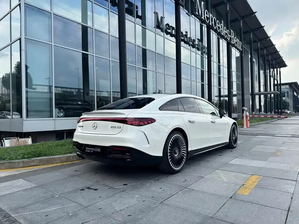 Mercedes-Benz EQS AMG — фото 7