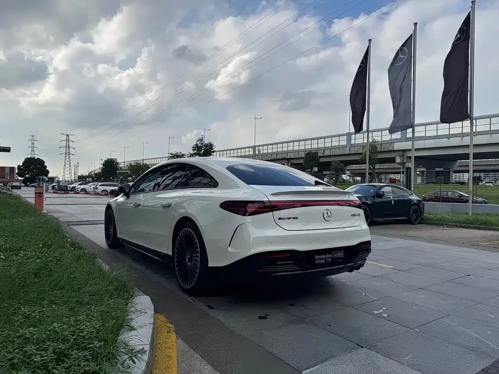 Mercedes-Benz EQS AMG — фото 4