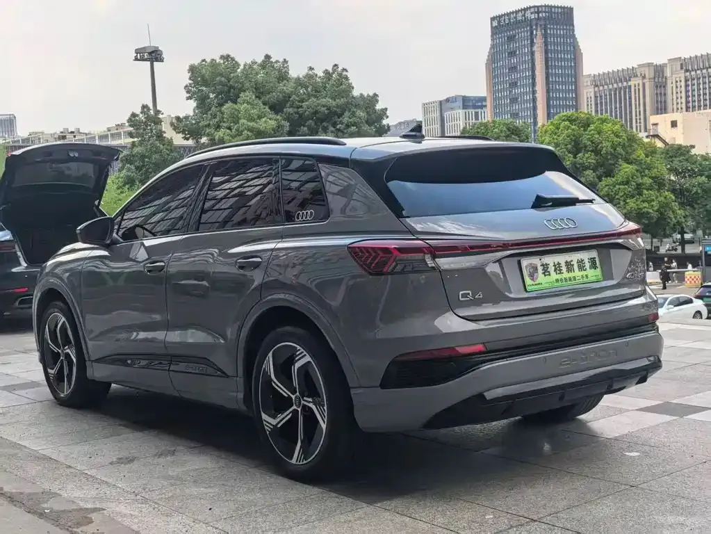 Audi Q4 e-tron — фото 4
