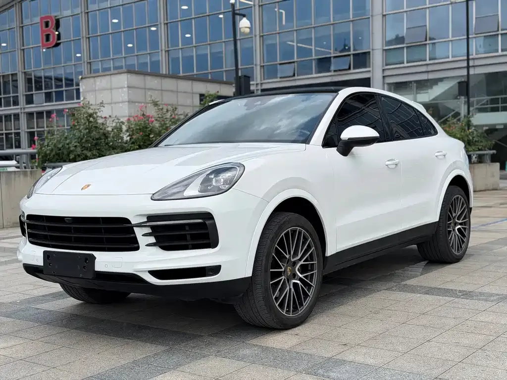 Porsche Cayenne — фото 1