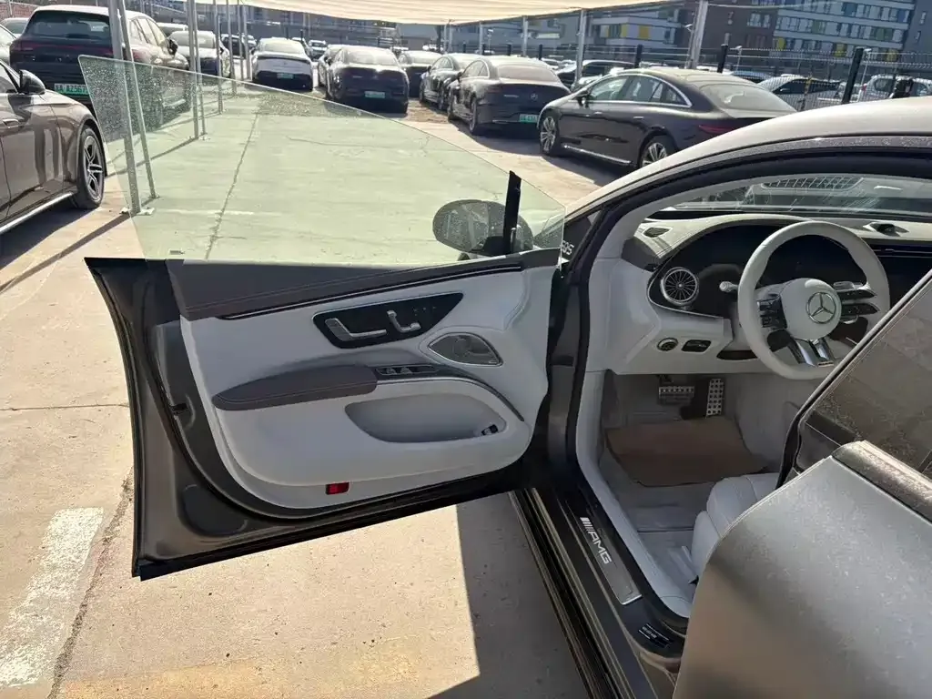Mercedes-Benz EQS AMG — фото 5
