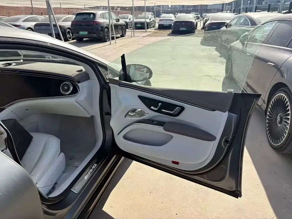 Mercedes-Benz EQS AMG — фото 7