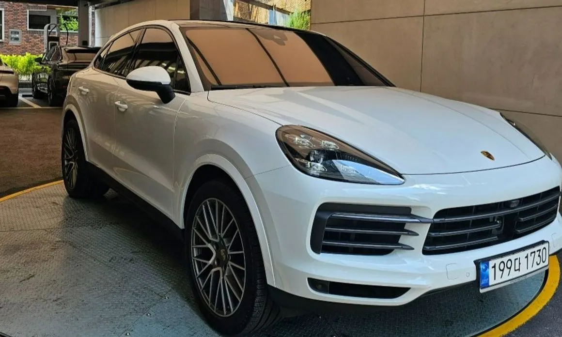Porsche Cayenne — фото 1