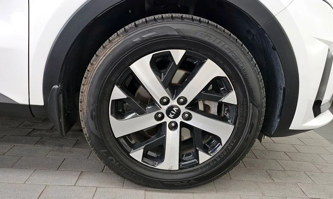 Kia Sorento — фото 10