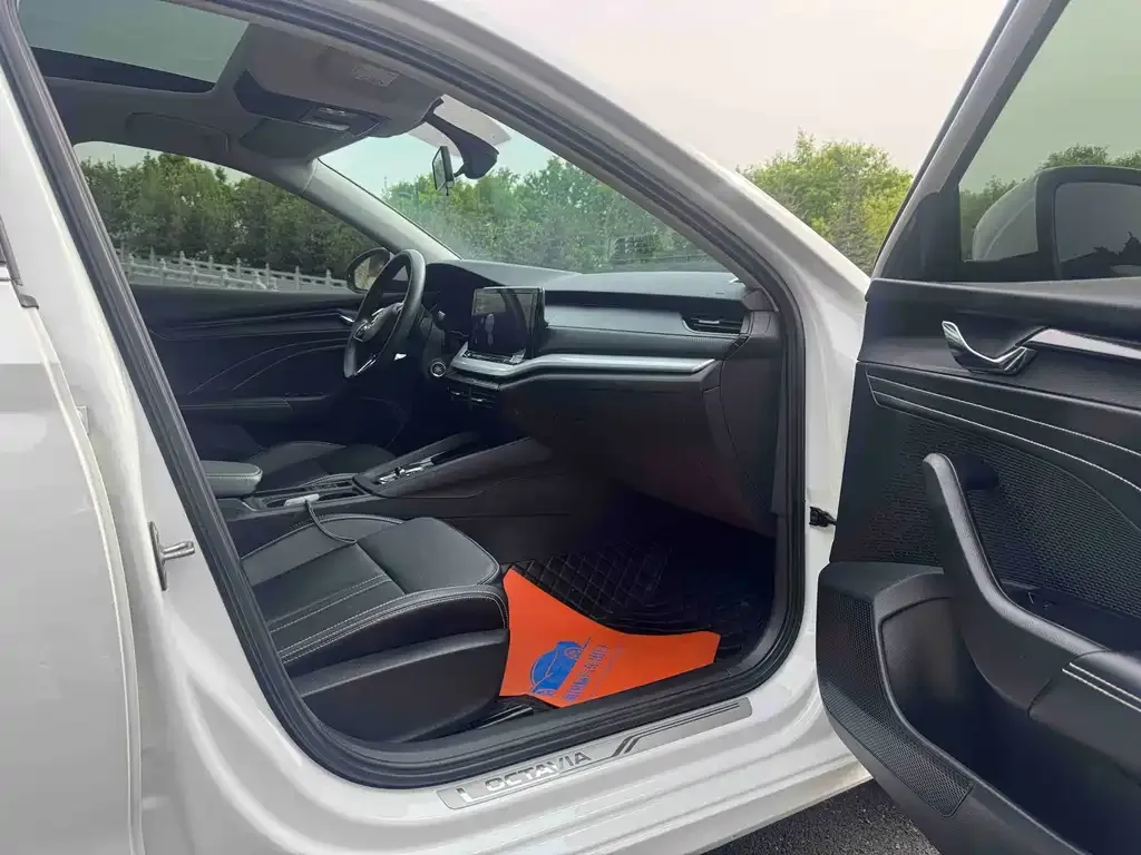Skoda Octavia — фото 10