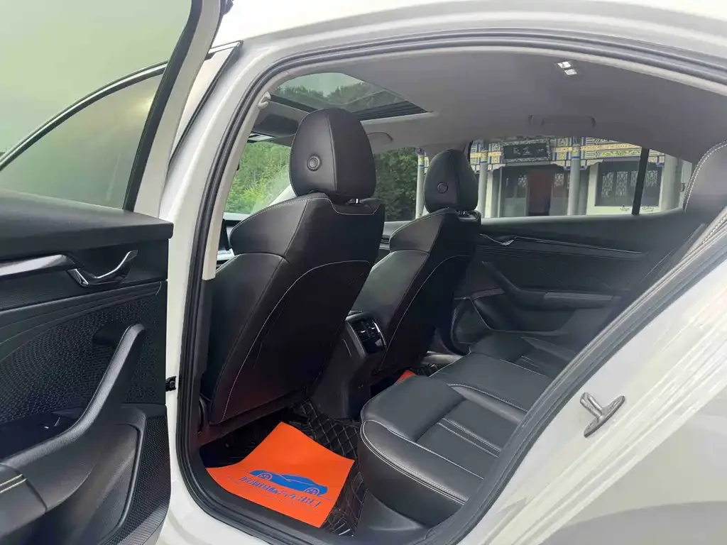 Skoda Octavia — фото 2