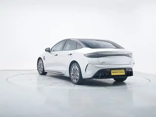 BYD Seal — фото 10