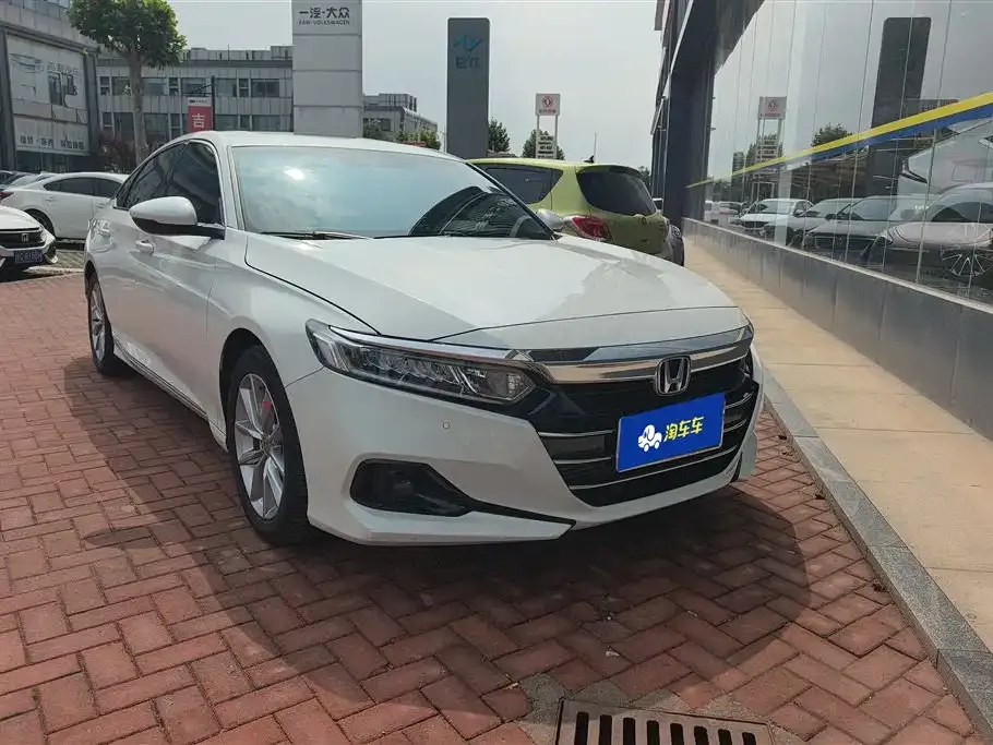 Honda Accord — фото 1