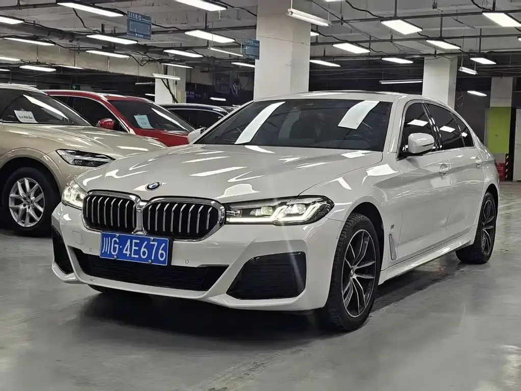 BMW 5 Series — фото 1