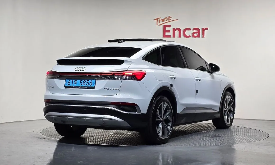 Audi Q4 e-tron — фото 10