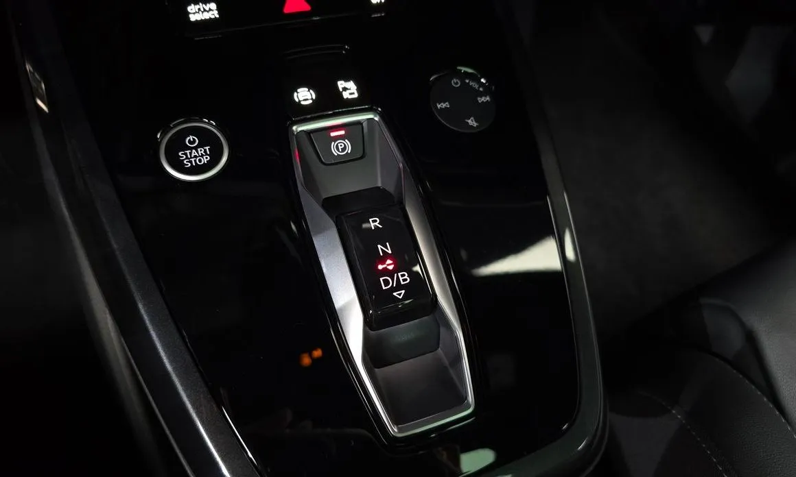 Audi Q4 e-tron — фото 2
