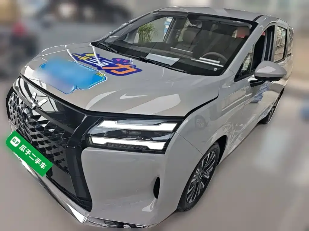 Wuling Starlight 730 New Energy — фото 1