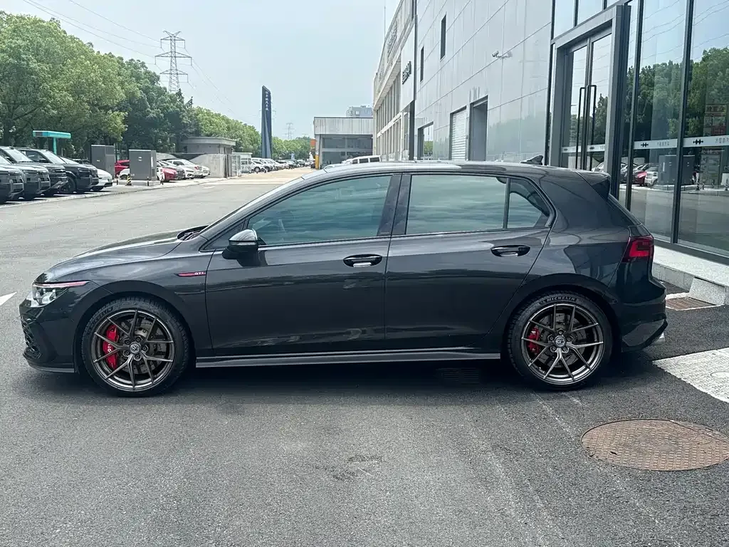 Volkswagen Golf GTI — фото 10
