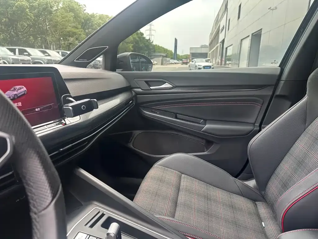 Volkswagen Golf GTI — фото 9