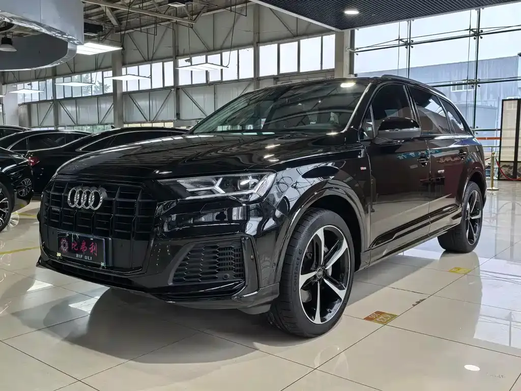 Audi Q7 — фото 1