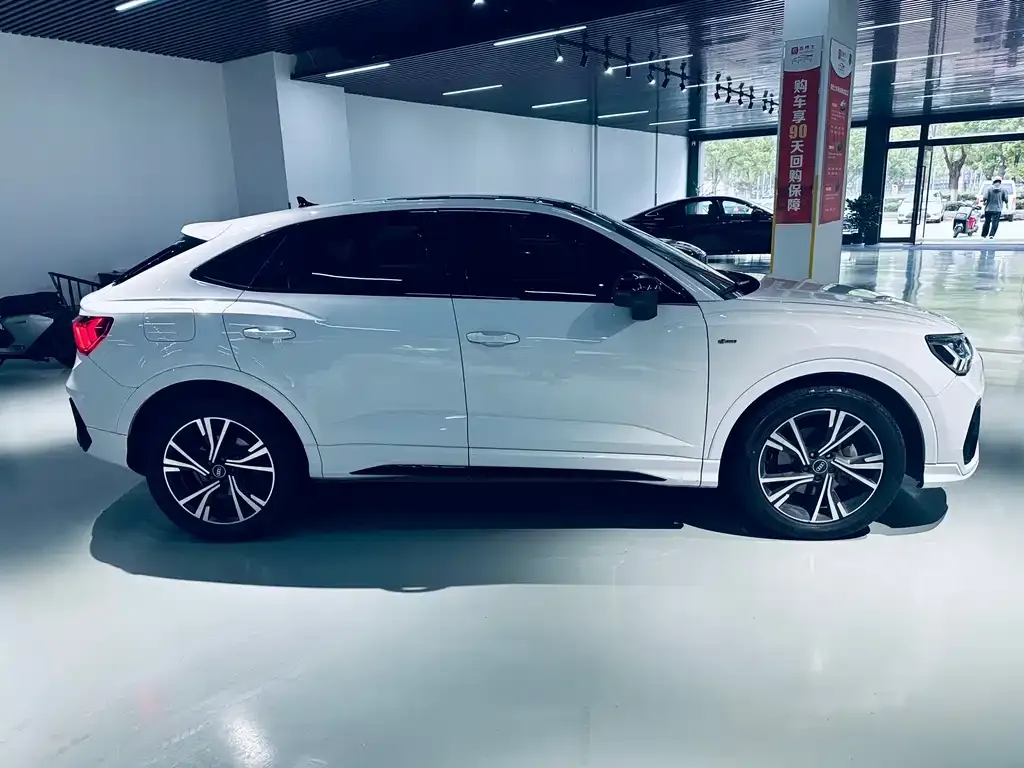 Audi Q3 Sportback — фото 10