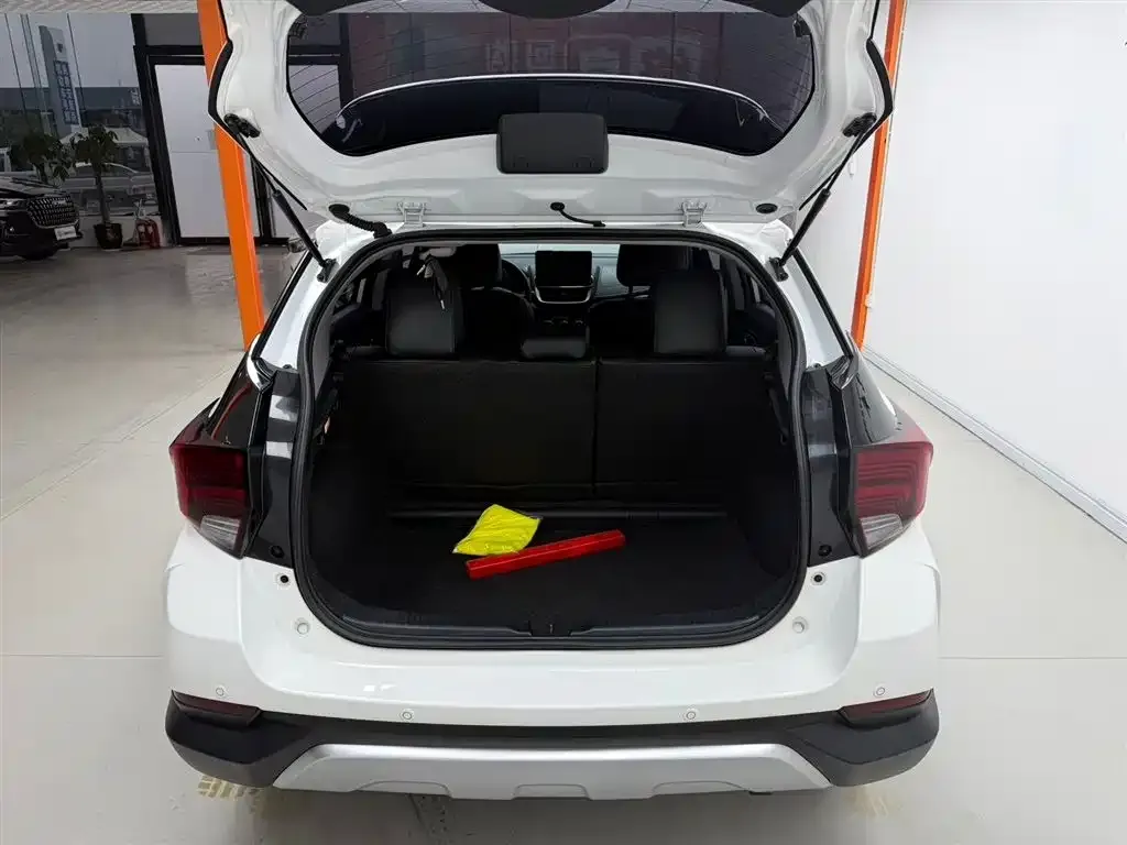 Toyota Yaris L — фото 2