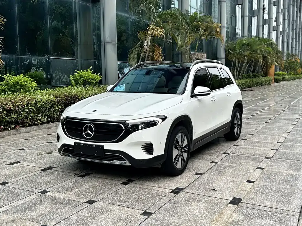 Mercedes-Benz EQB — фото 1