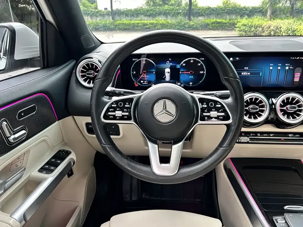 Mercedes-Benz EQB — фото 9