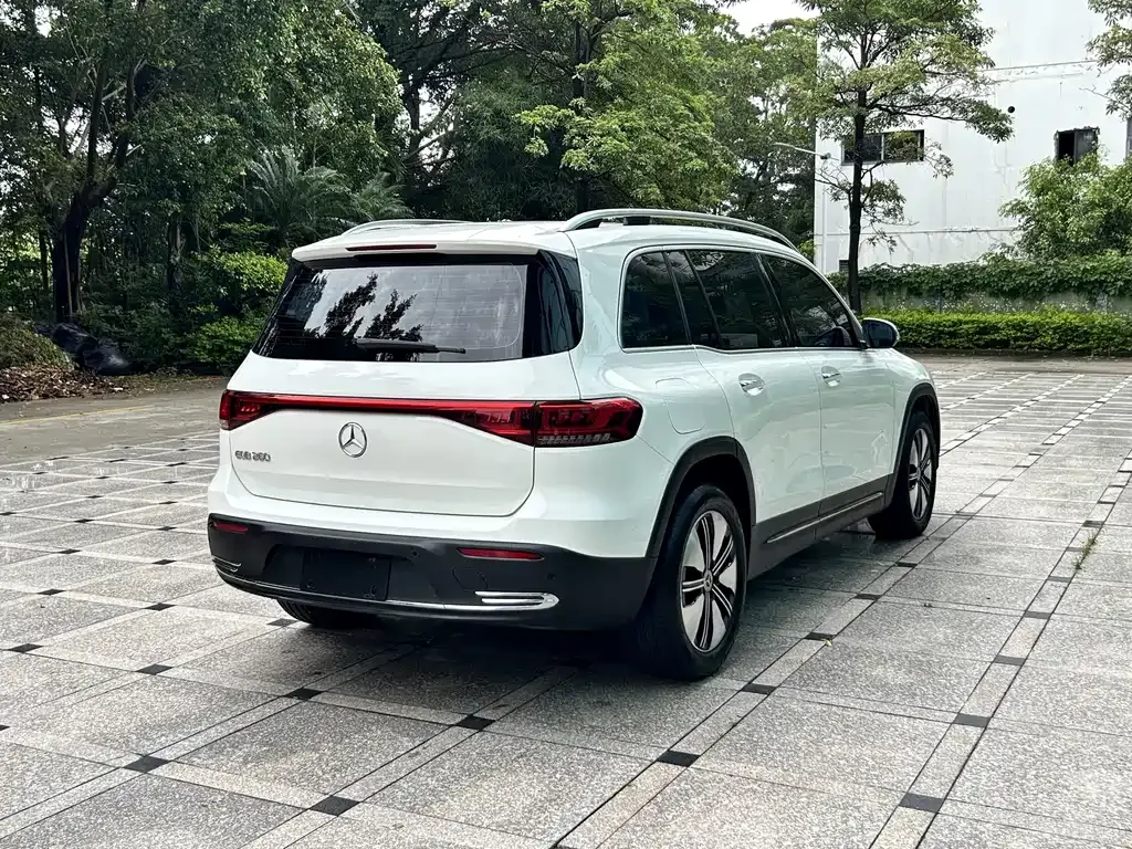 Mercedes-Benz EQB — фото 10
