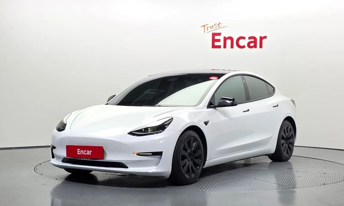 Tesla Model 3 — фото 1
