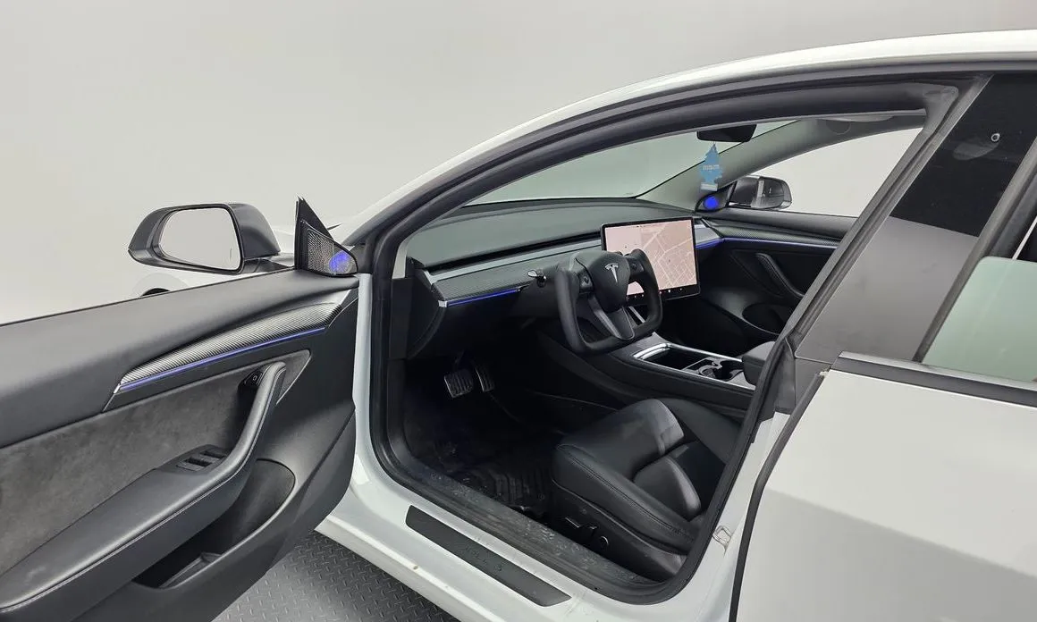 Tesla Model 3 — фото 9