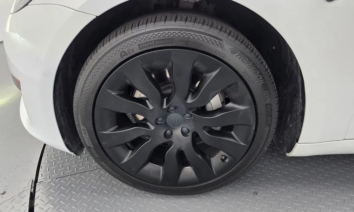 Tesla Model 3 — фото 10