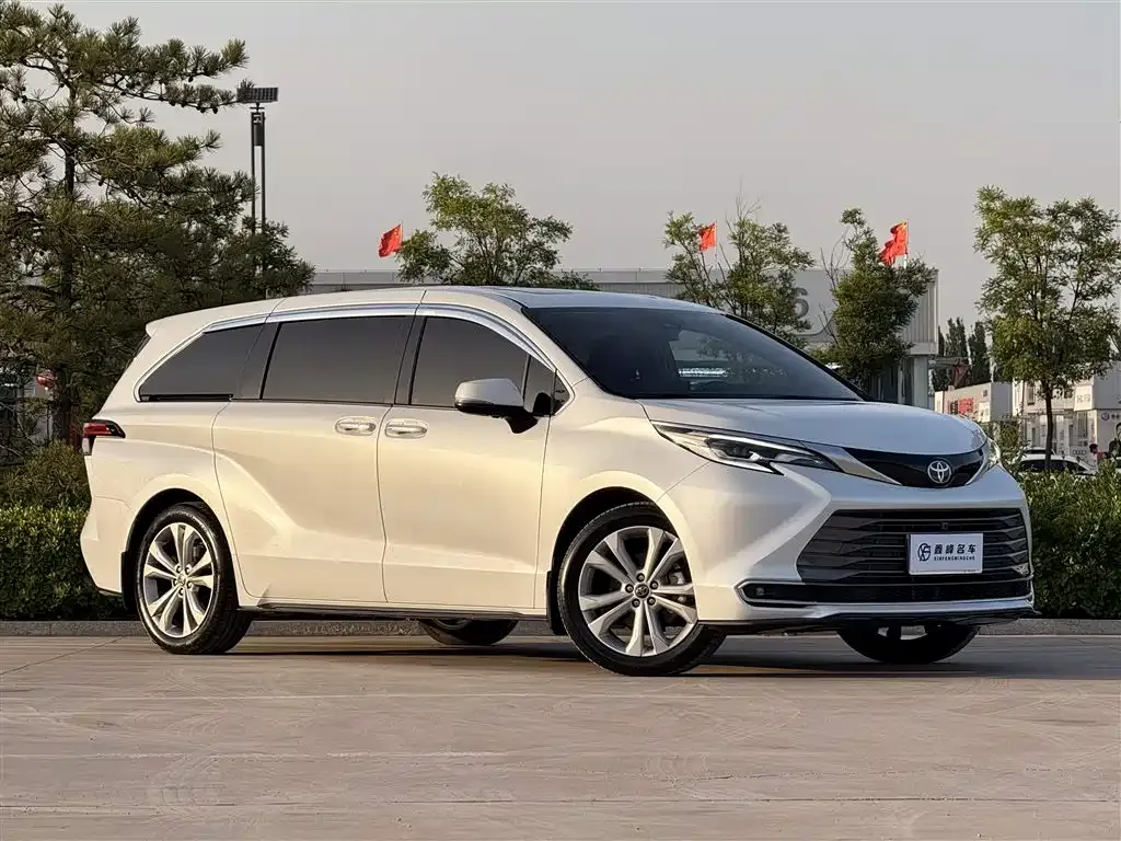 Toyota Sienna — фото 4