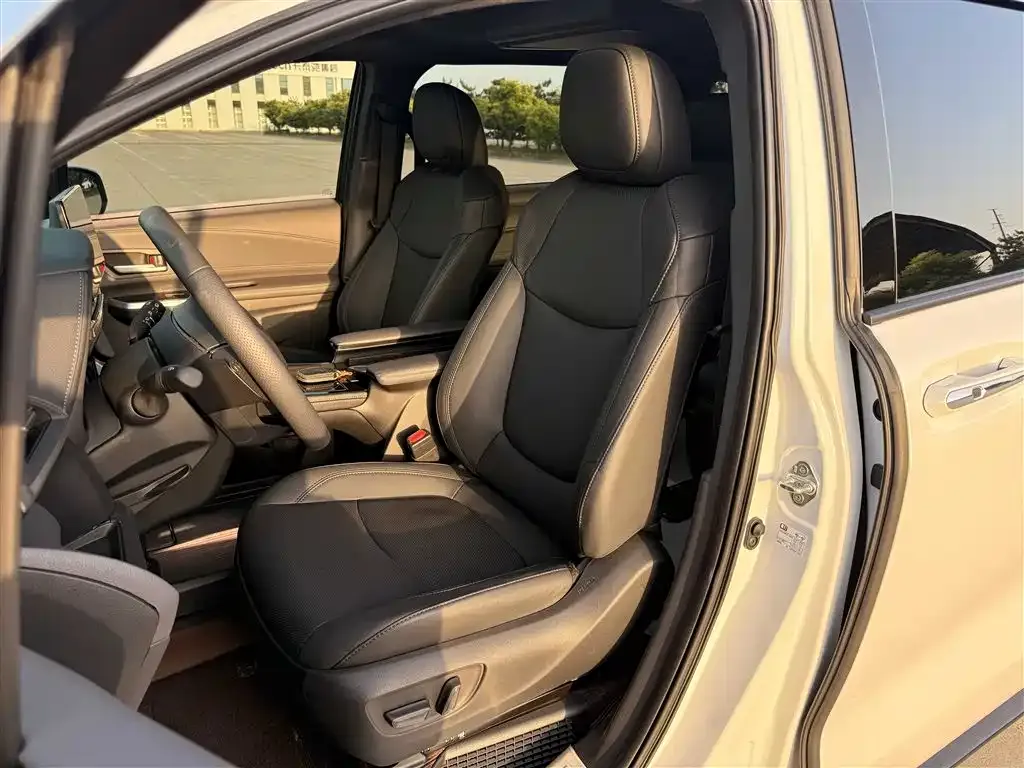 Toyota Sienna — фото 9