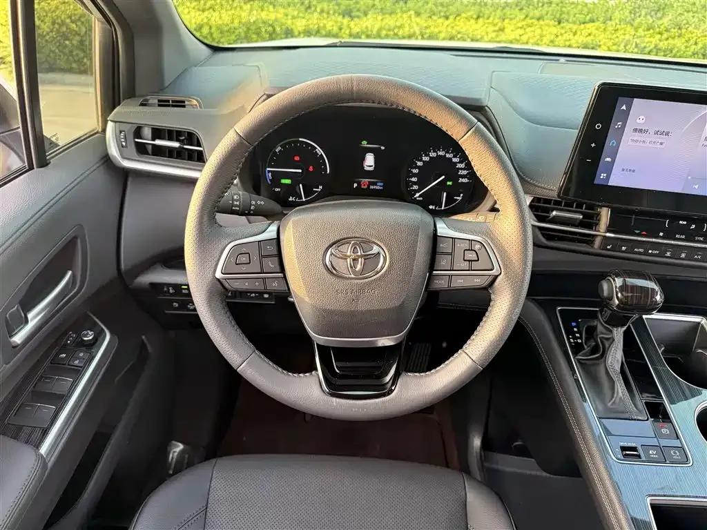 Toyota Sienna — фото 8