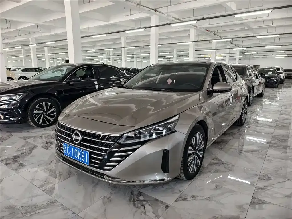 Nissan Teana — фото 1
