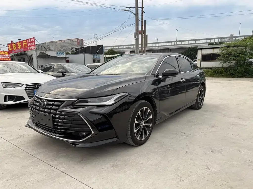 Toyota Avalon — фото 1