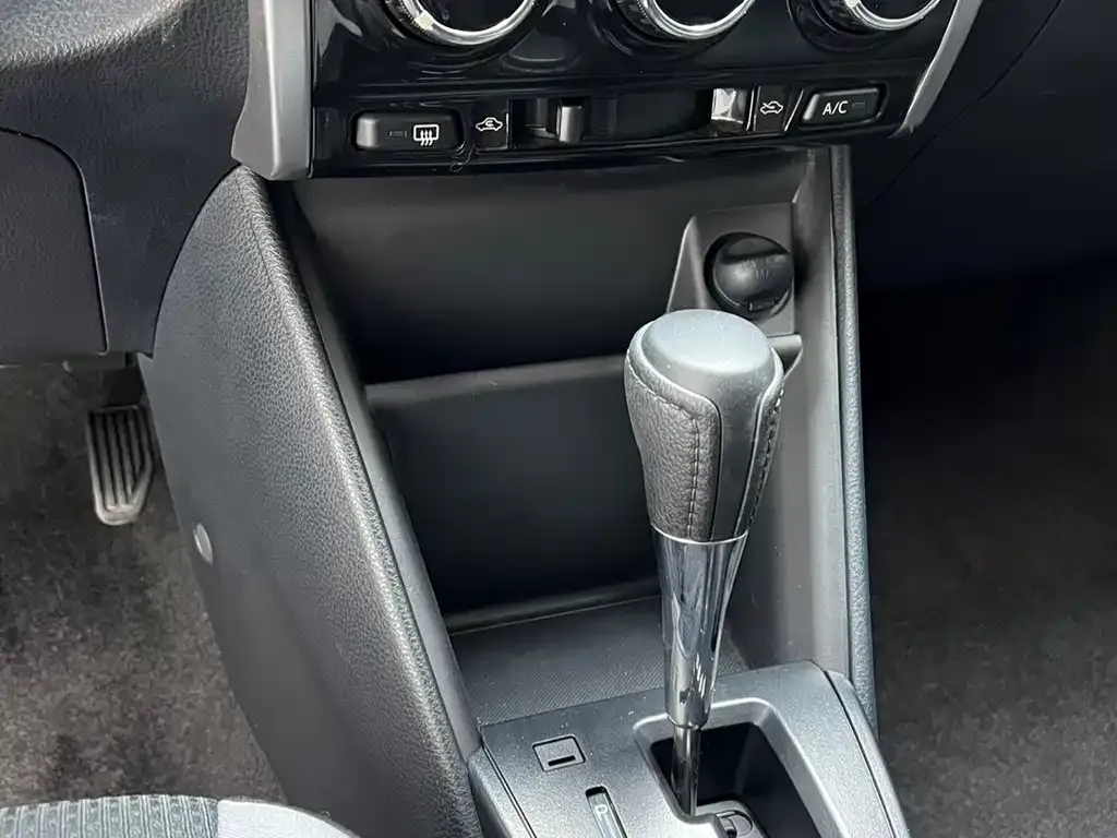 Toyota Yaris L — фото 6